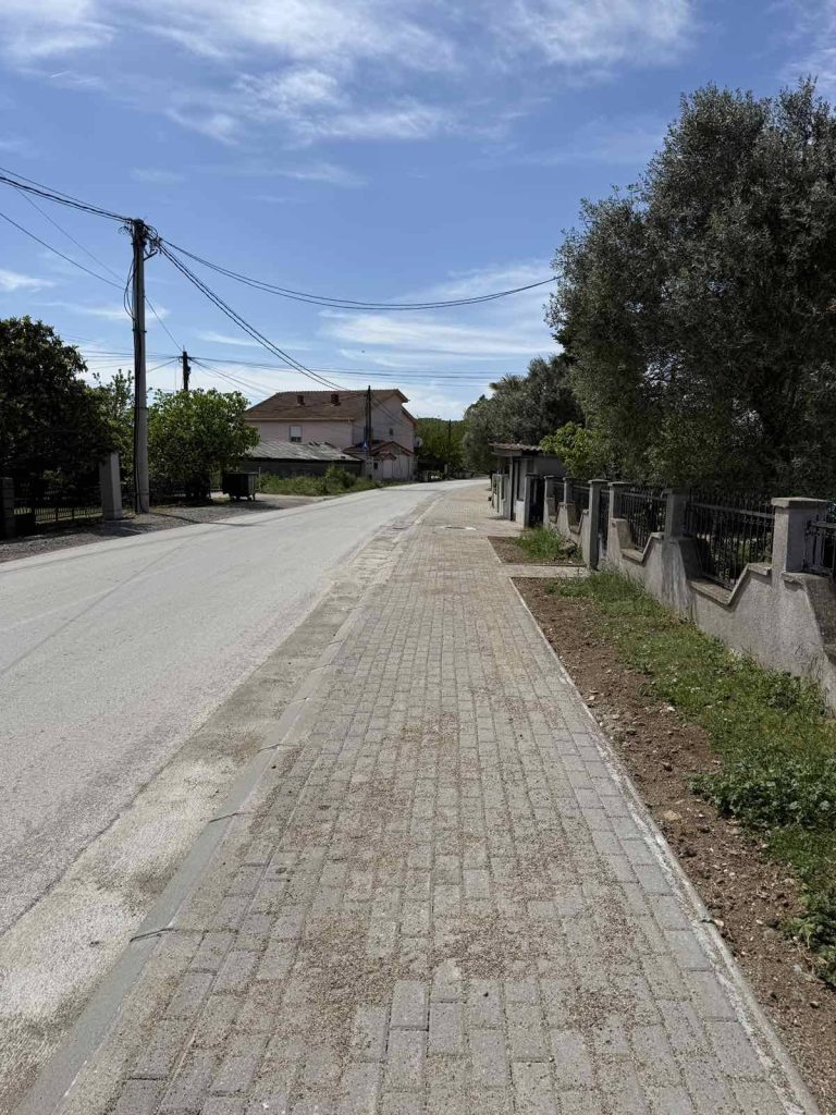 Завршена изградбата на пешачката патека со атмосферски систем во Негорци