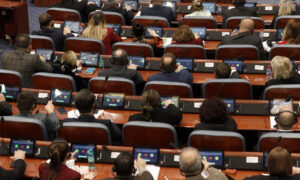Собранието го усвои Законот за младински додаток, 3.000 денари за млади до 23 години