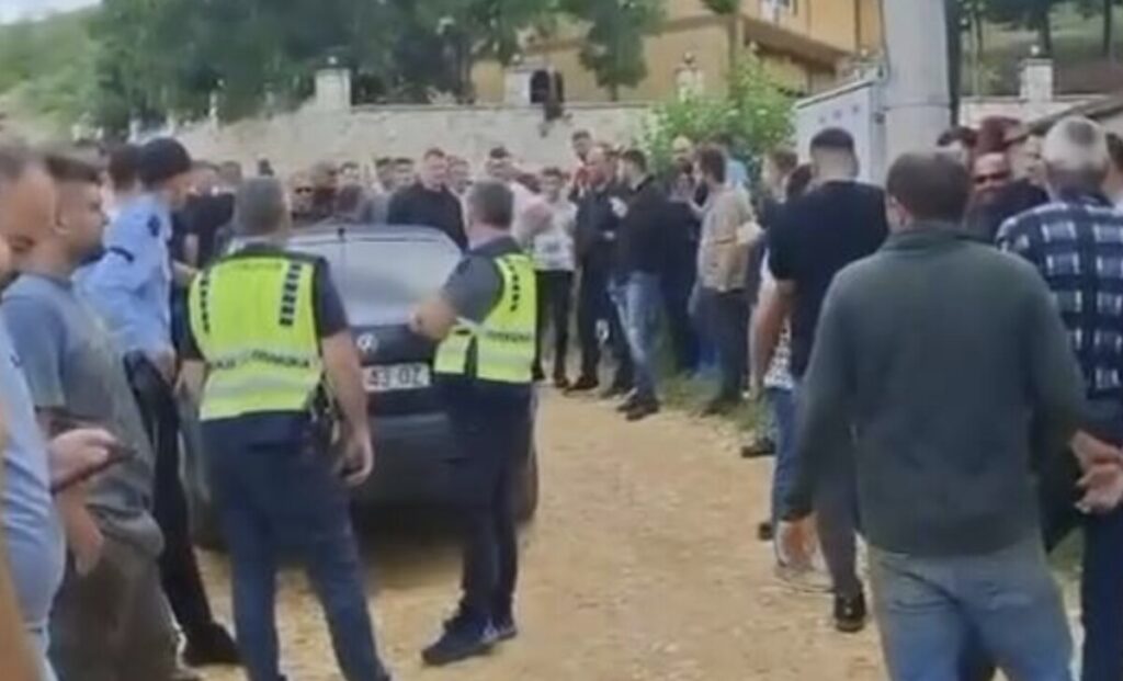 Возачот избегал откако ги истоварил дрвата на патот – Даути: Секоја акција треба да се спроведува со внимание кон безбедноста на граѓаните