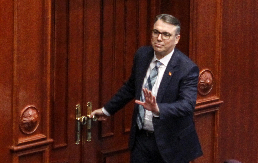 Филков за протестите вчера: Македонскиот јазик не е пречка туку обврска!
