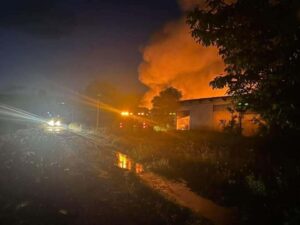 Голем пожар избувна во објект на поранешната фабрика „Декортекст“ во Радовиш