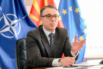 ФИЛКОВ ЗА ПРОТЕСТИТЕ ЗА ПОЛАГАЊЕ НА ПРАВОСУДЕН ИСПИТ: Македонскиот јазик не е пречка, тој е обврска