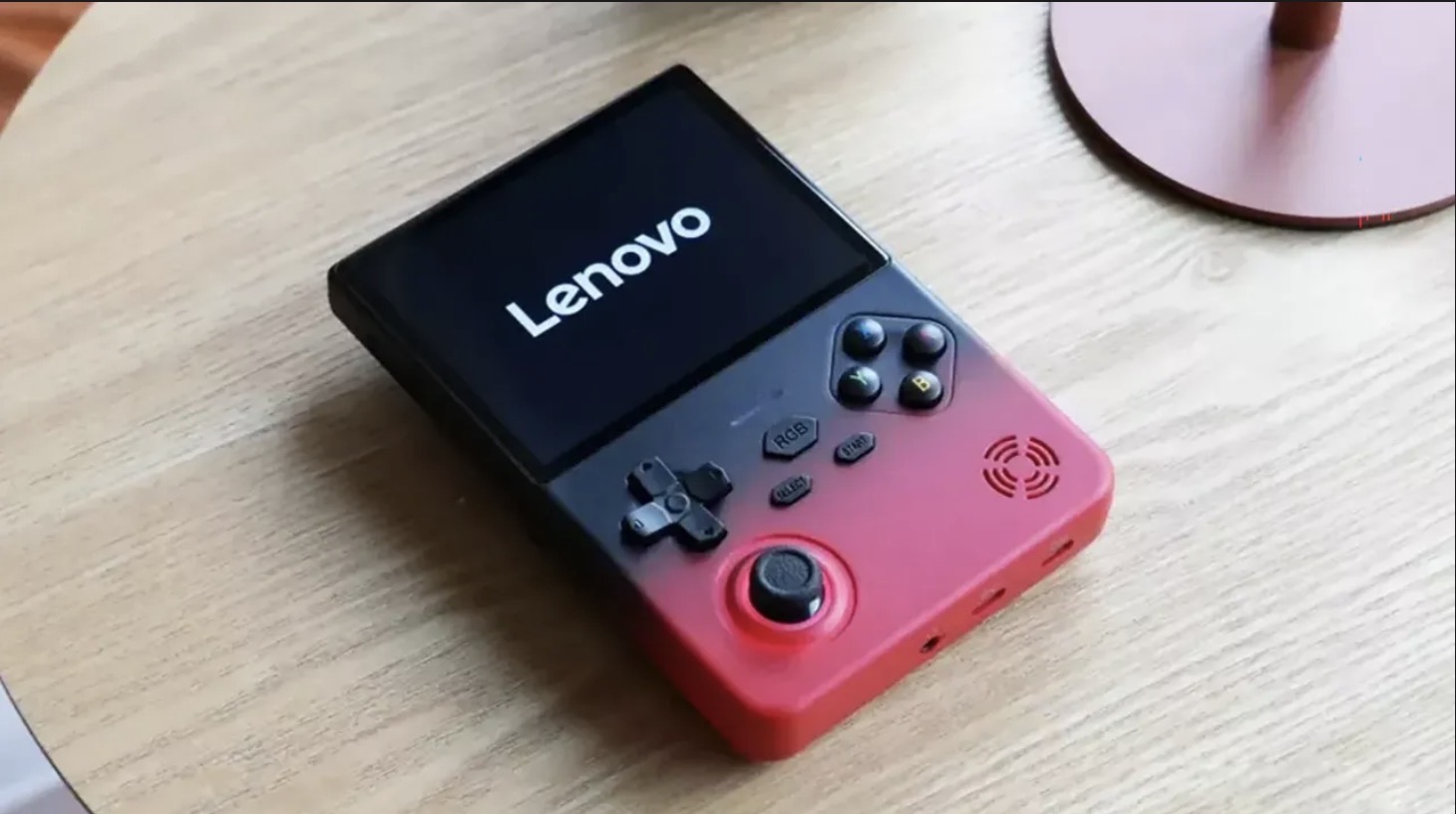 Lenovo ги шокираше гејмерите: евтина ретро конзола доаѓа со илјадници Nintendo  игри
