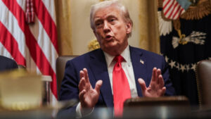 Речиси две третини од Американците воопшто не го поддржуваат Трамп