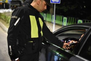 Шест возачи се приведени поради безобѕирно возење, дел биле под дејство на алкохол