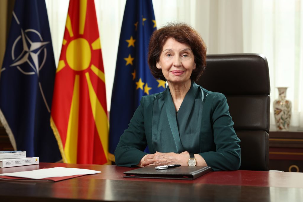 Сиљановска-Давкова им го честита Курбан Бајрам на верниците од исламската вероисповед