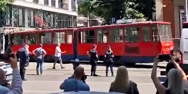 Трамвај удри во зграда во Белград
