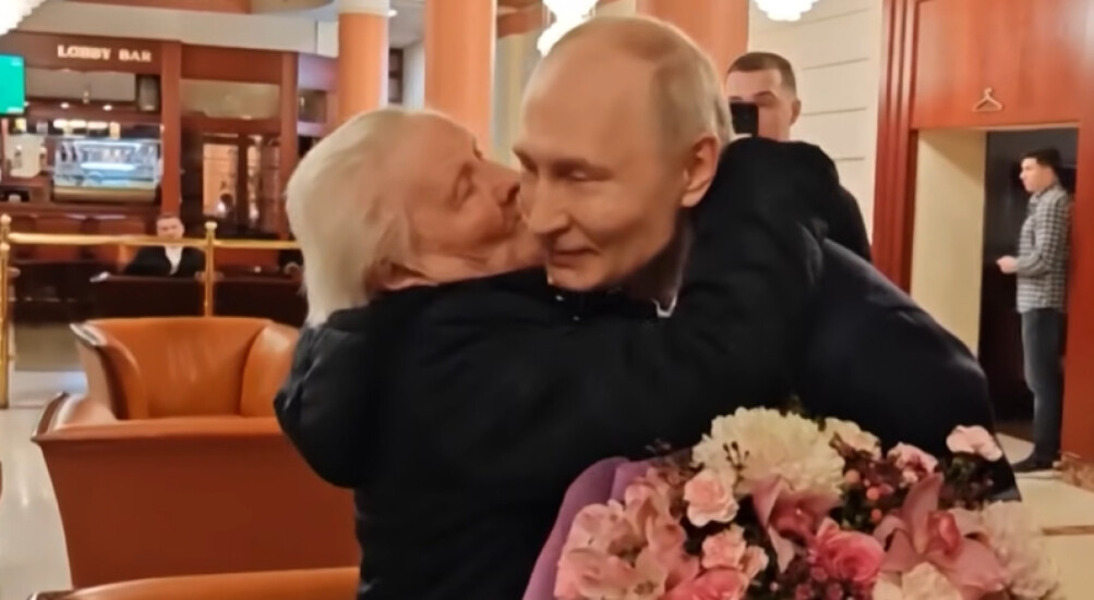 (Видео) Путин лично ја зеде својата поранешна учителка од хотел во Москва за заедничка вечера