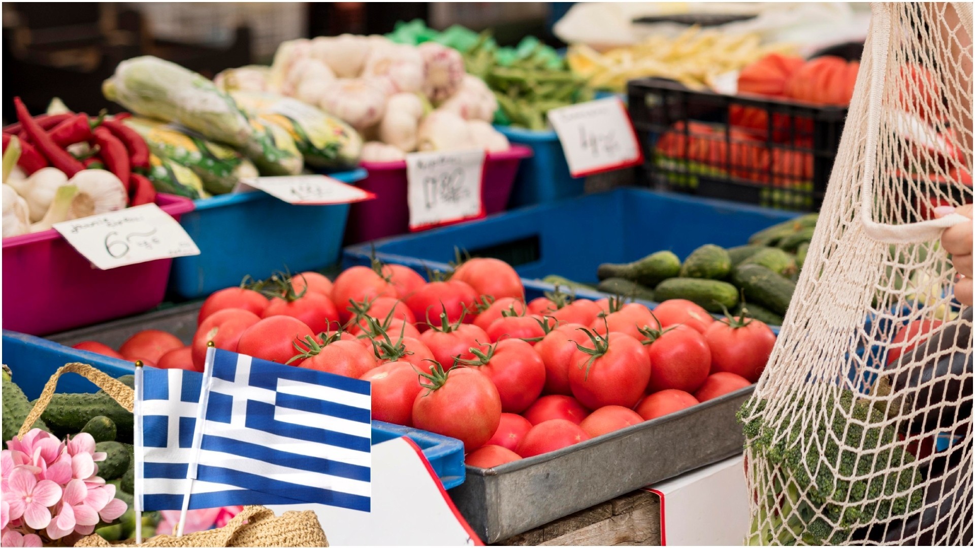 Сладок одмор, со горчлив вкус: Цреши 7, јагоди 6, домати 3 евра - најточниот ценовник од грчките пазари и маркети