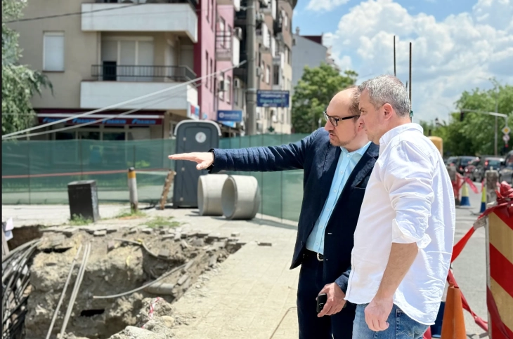 (ВИДЕО) Се затрупува градилиштето во скопски Центар каде што настана свлечиште