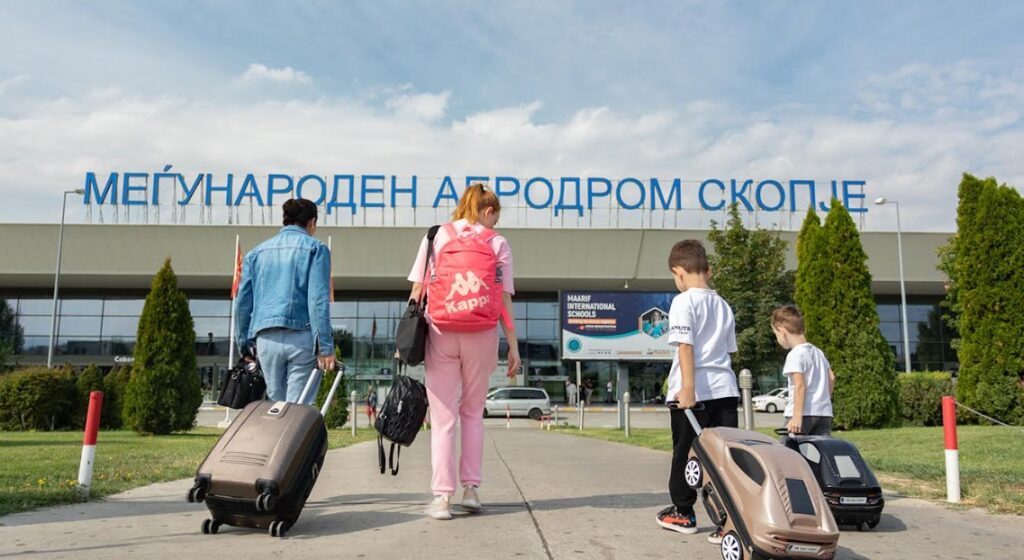 Рекорден пораст на бројот на патници на скопскиот и охридскиот аеродром од 32,4% во првите четири месеци од годинава