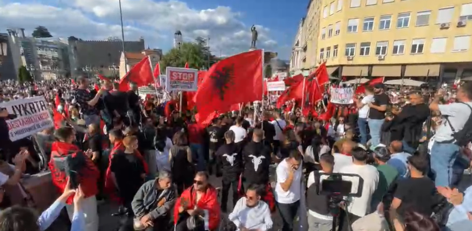 ВО ЖИВО: Студентски протест во Скопје!!