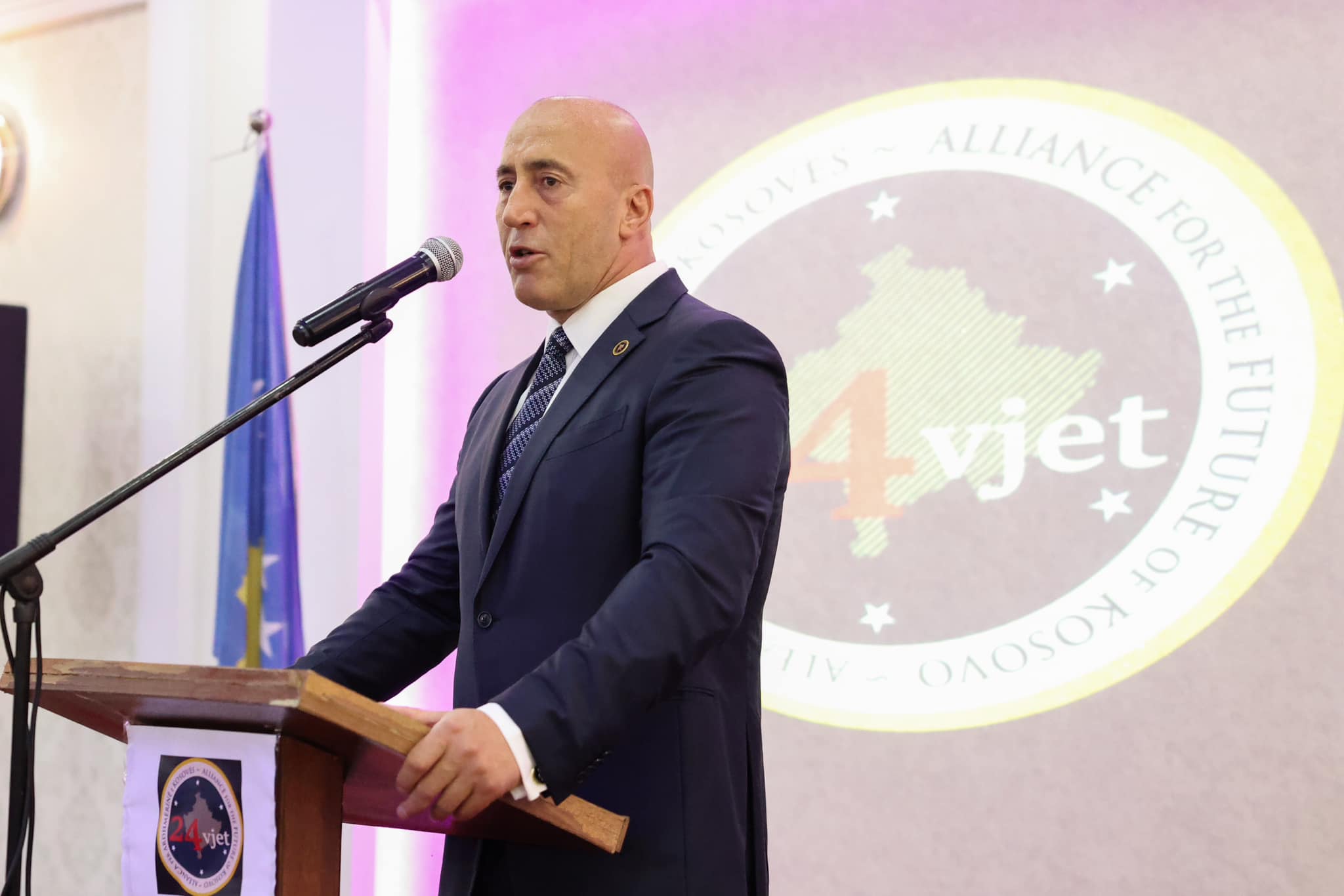 Харадинај: Албанскиот јазик во Македонија е загарантиран со Устав, студентите бараат еднаквост
