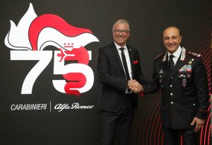 Алфа Ромео објави книга за 75-годишната соработка со карабиниерите