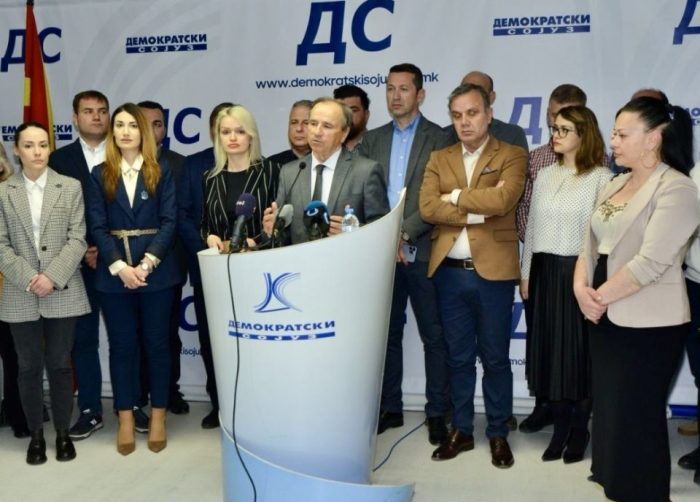 ДЕМОКРАТСКИ СОЈУЗ: Опасно сценарио на ДУИ за дестабилизација на Македонија со протест на граѓани донесени и од Косово и Албанија