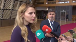 Бугарската министерка за надворешни работи предупредува на застој во евроинтеграцијата на Македонија