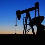 Цените на нафтата паднаа, но остануваат над 110 долари