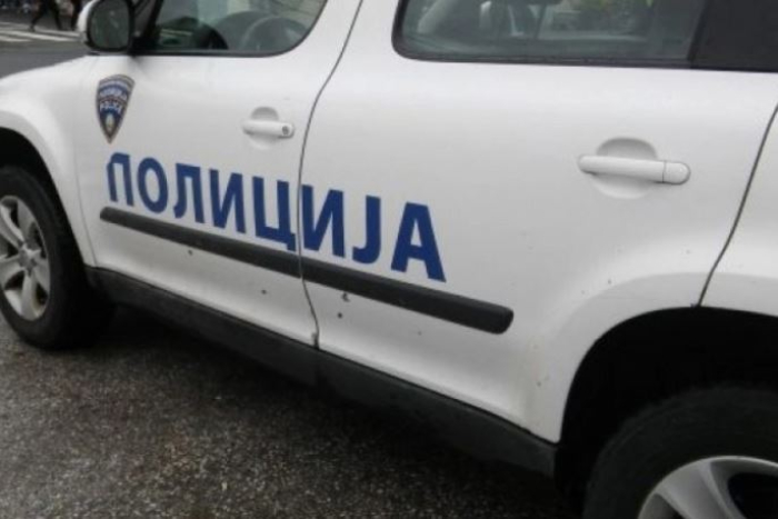 Шеснаесетгодишници нападнале врсник и му се заканиле со автоматска пушка