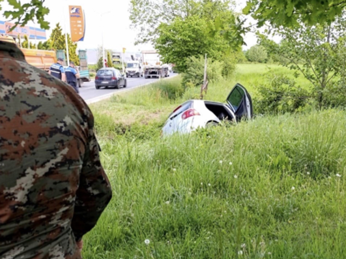 Припадници на АРМ спасиле маж и жена: Со возило биле заглавени во канал – ова се деталите