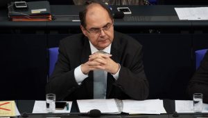 Шмит призна дека поднел оставка по големиот притисок од САД, не го очекувал тоа