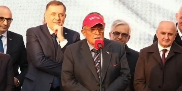 Хоспитализиран поранешниот градоначалник на Њујорк и лобист на Додик, Руди Џулијани – се наоѓа во критична состојба