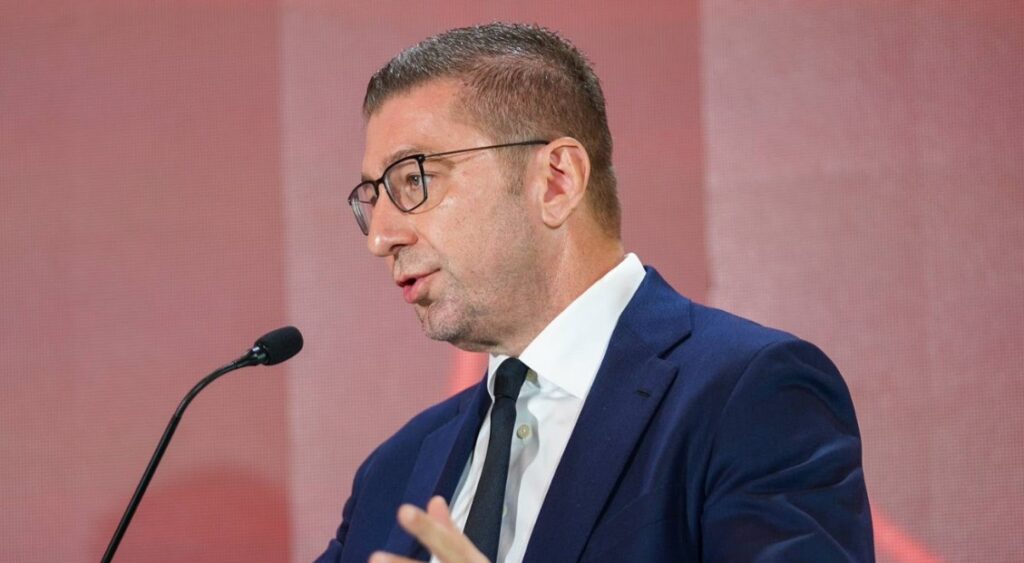 „Владата го избира потешкиот пат за интеграција“ – Мицкоски: Македонија ќе го заслужи местото во ЕУ со квалитет, а не со отстапки