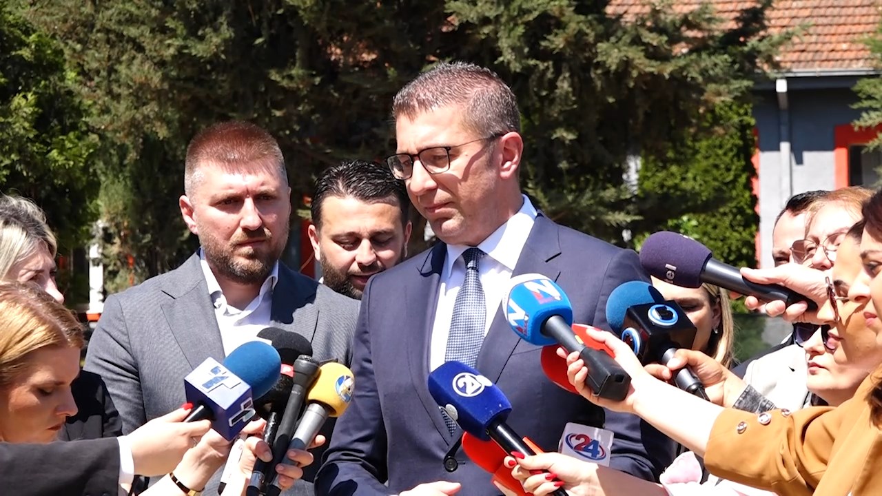 Мицкоски: СДСМ наместо да коленичи, да застане со Владата за националните интереси