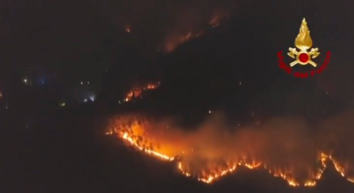 ВИДЕО: Гори Тоскана, итна евакуација на 3.000 луѓе
