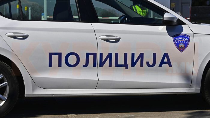 Автомобил се преврте на штипската улица „Панче Караѓозов“, по што заврши во двор на една од куќите