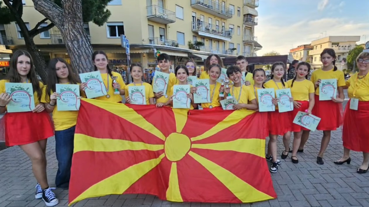 Македонската песна триумфираше во Европа: Хорот на ОУ „Кузман Јосифовски – Питу“ го освои Јесоло во Италија!