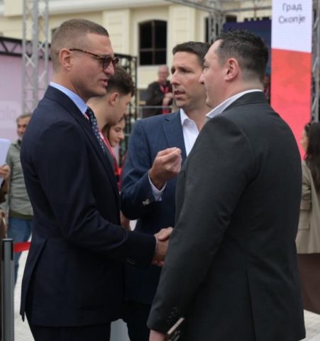 Немања Видиќ беше во Скопје, ретко кој го препозна