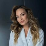 (Фото) Јелена Томашевиќ, скршена од смртта, јавно се прости: „Од мали нозе…“