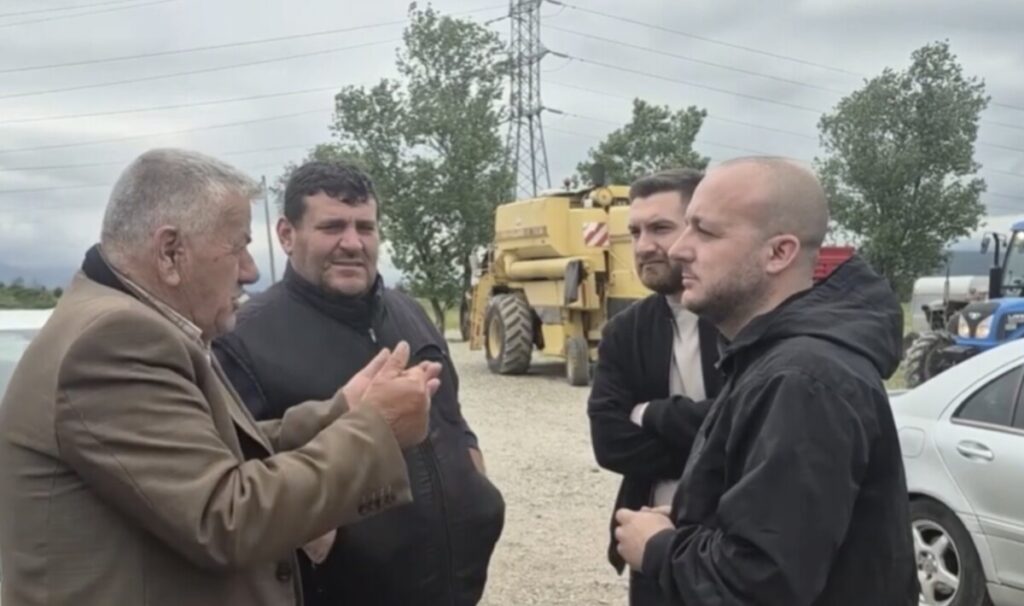 „Водата ја плаќаме, а вода немаме“! Земјоделците од Врапчиште ги изнесоа своите маки пред заменик-министерот за земјоделство