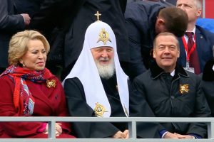 Рускиот патријарх на воената парада во Москва – ако победеше непријателот ќе имавме свет на диктатура
