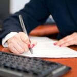 Какви предности имаат вработените во јавна администрација?