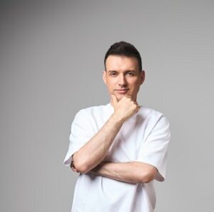 Денес роденден слави еден од нашите најголеми композитори и текстописци, Јован Јованов