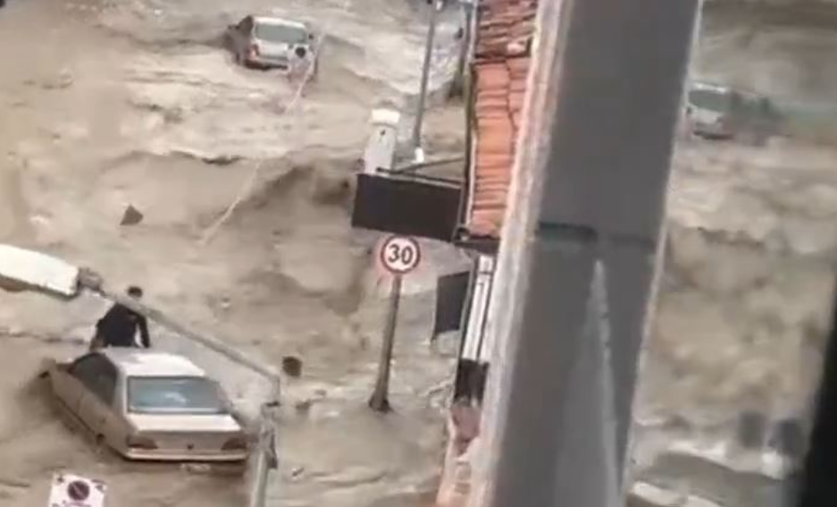 Обилни дождови и поплави во Самсун, Турција – хоспитализирани 12 повредени лица