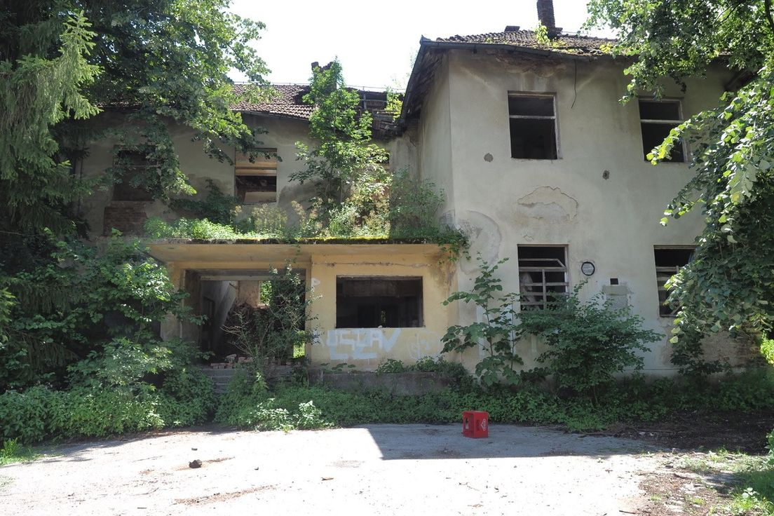 Само споменот остана: Некогашниот црн бисер на Југославија, денес спомен на златните времиња кога Лучијано Павароти настапувал таму