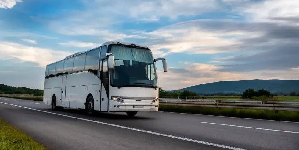 На автопатот Велес – Скопје полицијата одзеде автобус кој превезувал ученици поради тоа што неколку пати се расипувал