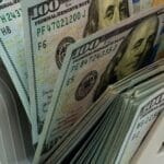 Најбогатите инвеститори ги повлекуваат парите од САД и ги пренасочуваат на друго место