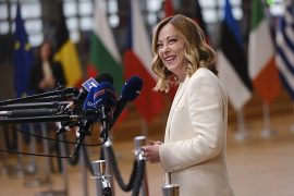 „Размислете пред да споделите“, изјави Џорџија Мелони откако нејзина фотографија од долна облека направена со ВИ стана вирална