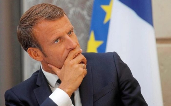 КИНА ГО ПОЗДРАВИ ТЕКСТОТ: Макрон потпиша закон со кој и дозволува на владата да експроприра дело од јавна сопственост со декрет