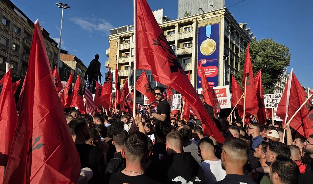 Демократски сојуз ја повикува владата да не подлегнува на притисоци за правосудниот испит