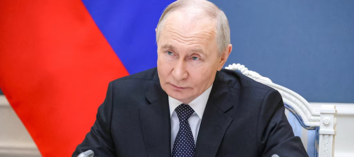 Путин се сомнева дека дронот што се урна во Романија бил руски и предложи Москва да спроведе експертиза на остатоците