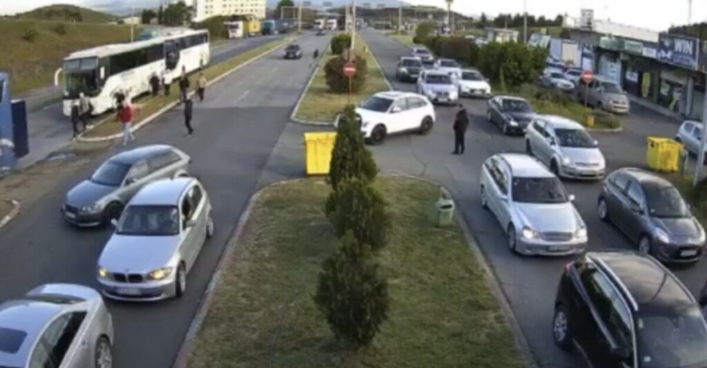 Зголемен метеж на Богородица: 14.000 патници за 24 часа, најголеми задржувања кај автобусите