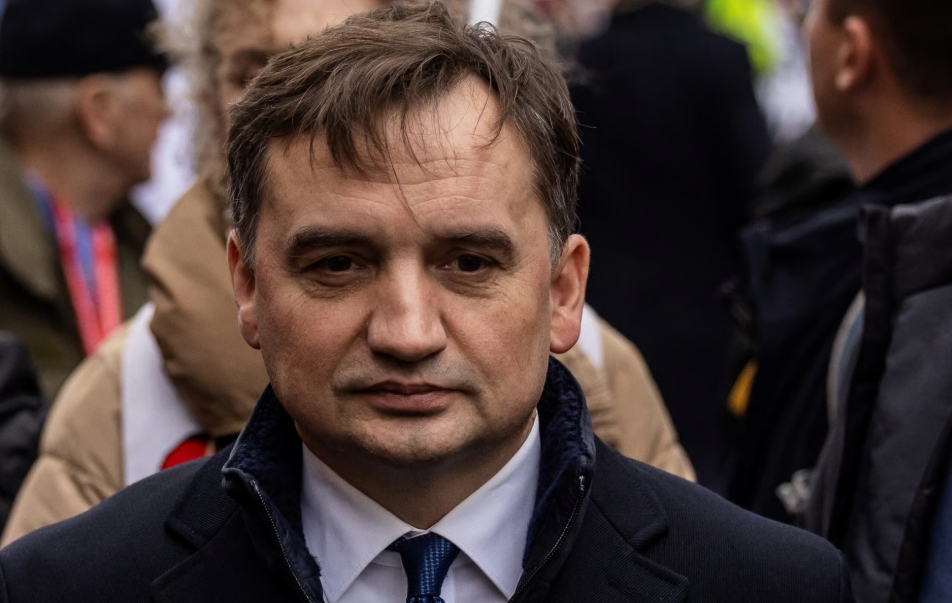 Полскиот министер азилант избегал во САД, дали Трамп ќе му даде виза и на Груевски?