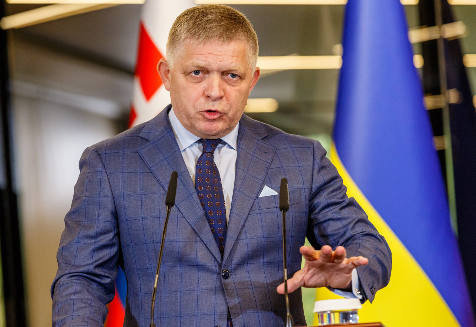 Фицо: „Нема да го сменам мојот став, ќе одам кај Путин на 9 мај“