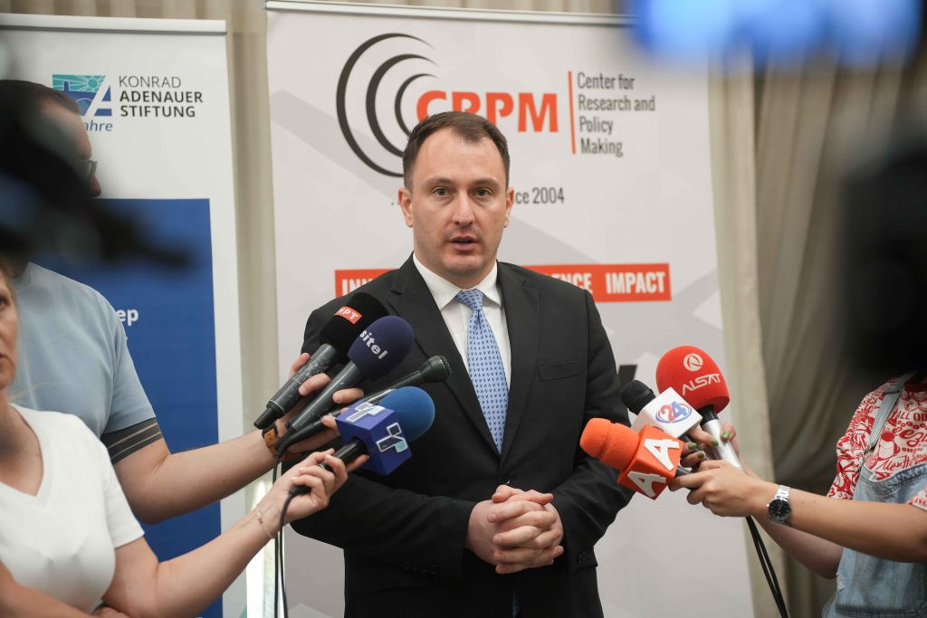 Андоновски: Укинувањето на роамингот со ЕУ е можно од 1 јануари 2027 година, роковите зависат од Брисел