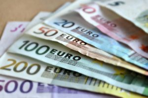 Скоро 400 евра разлика од нето до бруто просечна плата