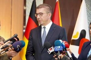Мицкоски: Не може да се пишуваат дежурства од 31 ден во февруари со 24 часа работни, а да очекуваме вложувања во здравството